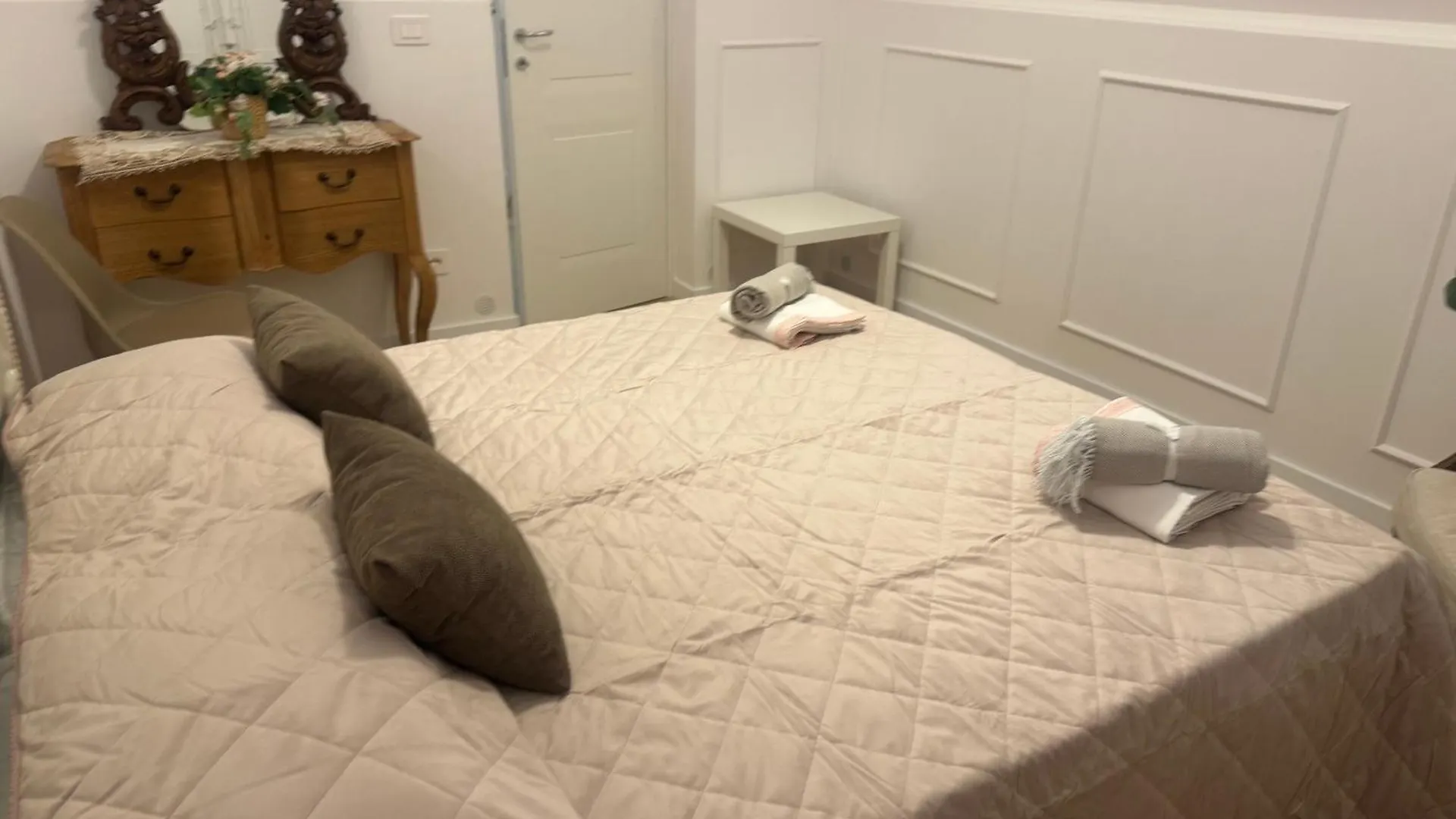 Tosca Apartment Bari 0*,  Italia